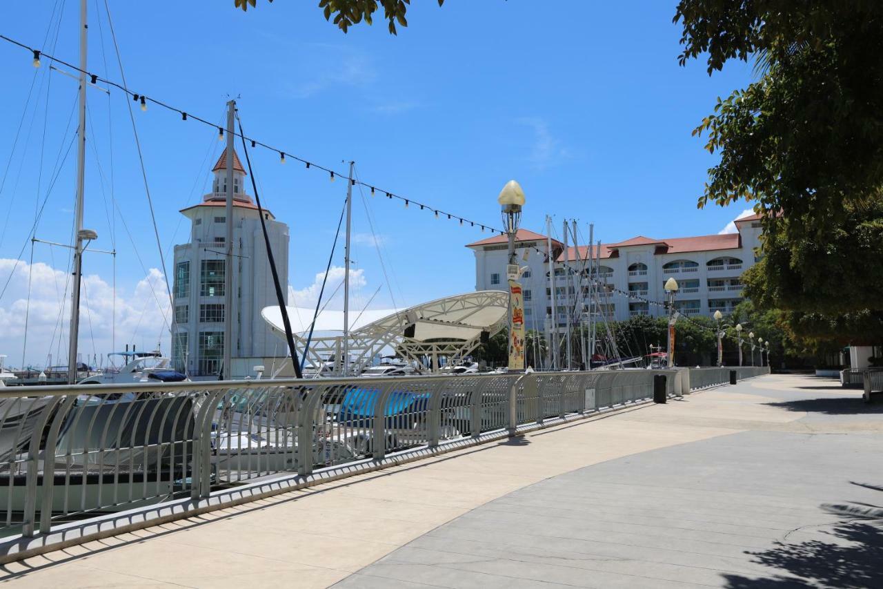 Апартаменти The Straits Quay Marina By Messina Clive Джорджтаун Екстер'єр фото